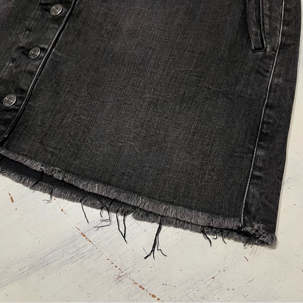 Express Extreme High Rise Black Stretch Denim Mini Skirt Sz 16 Fray Hem - Picture 2 of 8